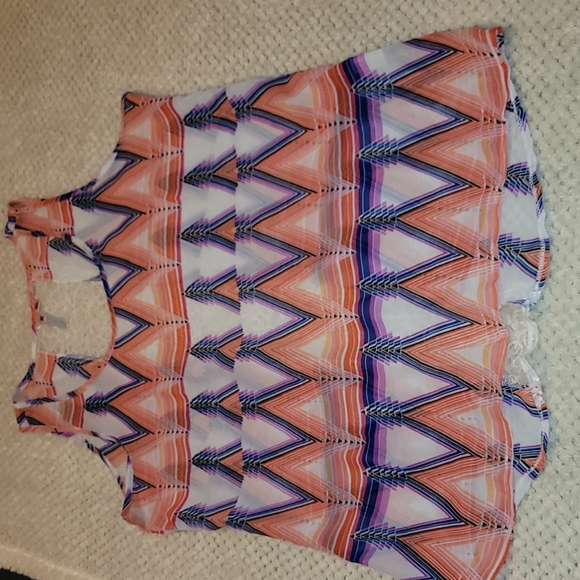 ⭐ 3 for $15 Pretty sleeveless blouse with lace detail - Picture 1 of 2